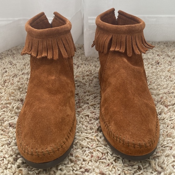 MinnieTonka Back Zip Hardsole Moccasins Boot Sz 7.5 - Picture 2 of 9